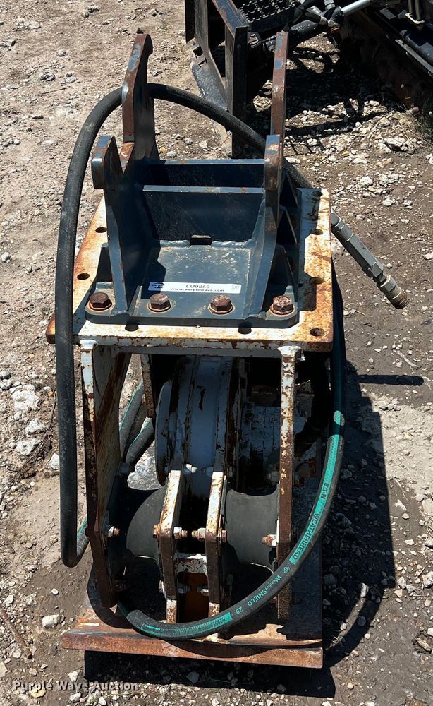 image for item LU9850 FRD HP65-II plate compactor