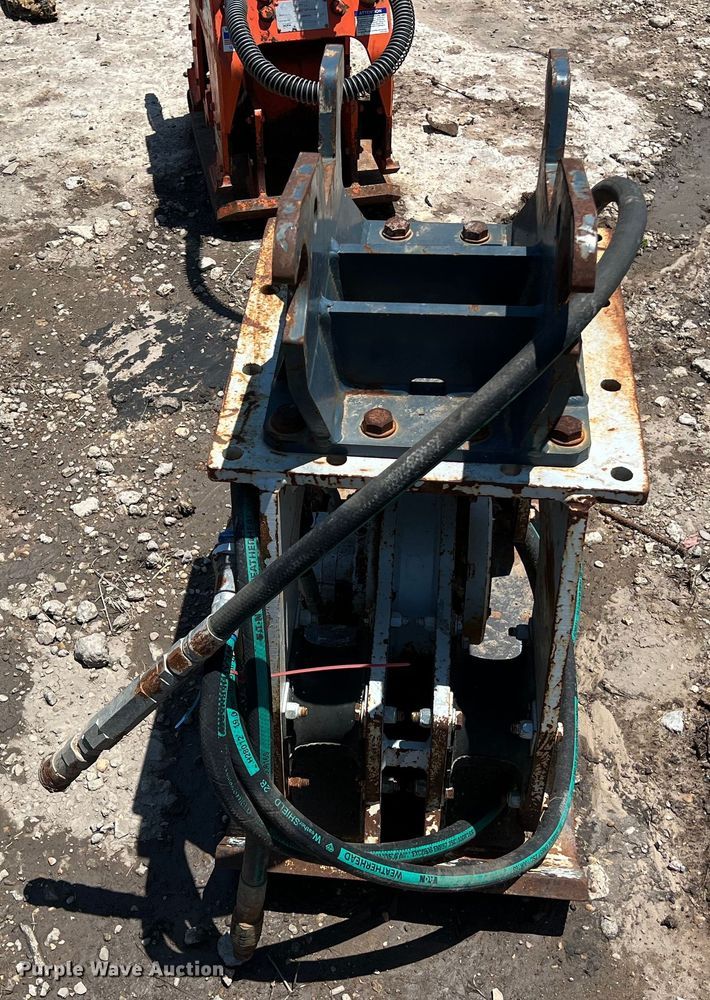 image for item LU9850 FRD HP65-II plate compactor