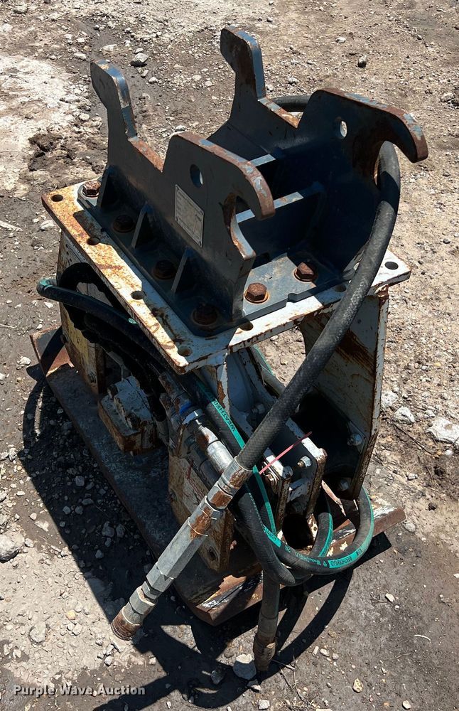 image for item LU9850 FRD HP65-II plate compactor