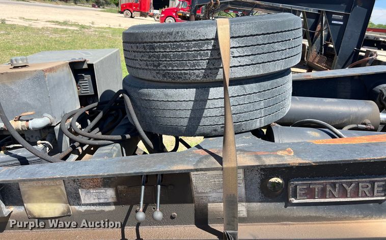 image for item LU9870 1994 Etnyre RTB40TD3-T1 lowboy equipment trailer