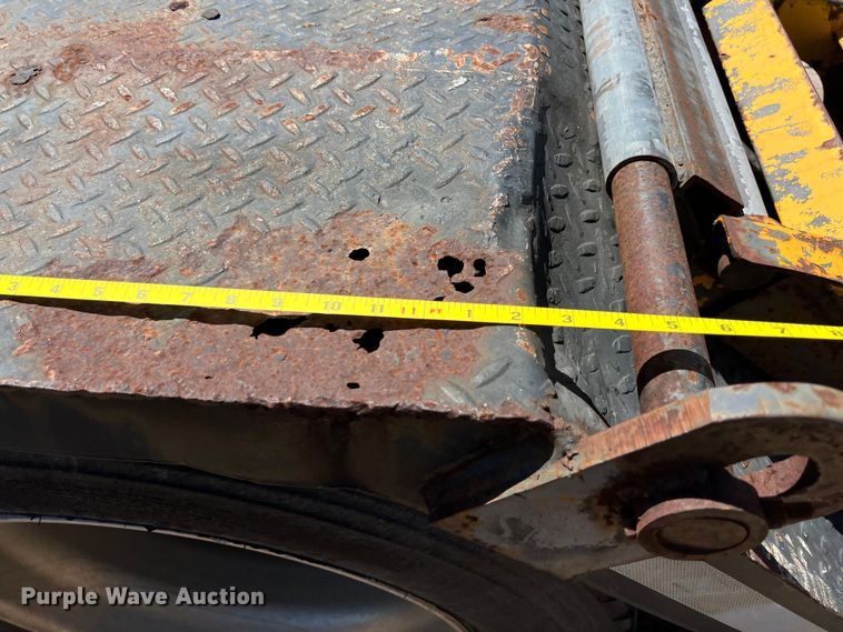 image for item LU9870 1994 Etnyre RTB40TD3-T1 lowboy equipment trailer