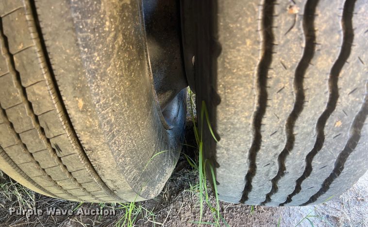 image for item LU9870 1994 Etnyre RTB40TD3-T1 lowboy equipment trailer