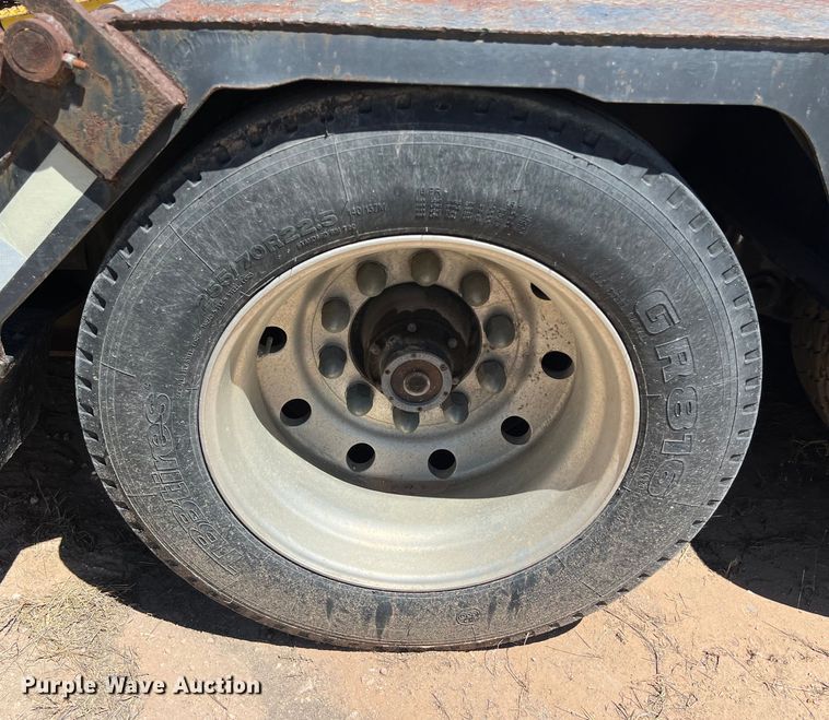 image for item LU9870 1994 Etnyre RTB40TD3-T1 lowboy equipment trailer