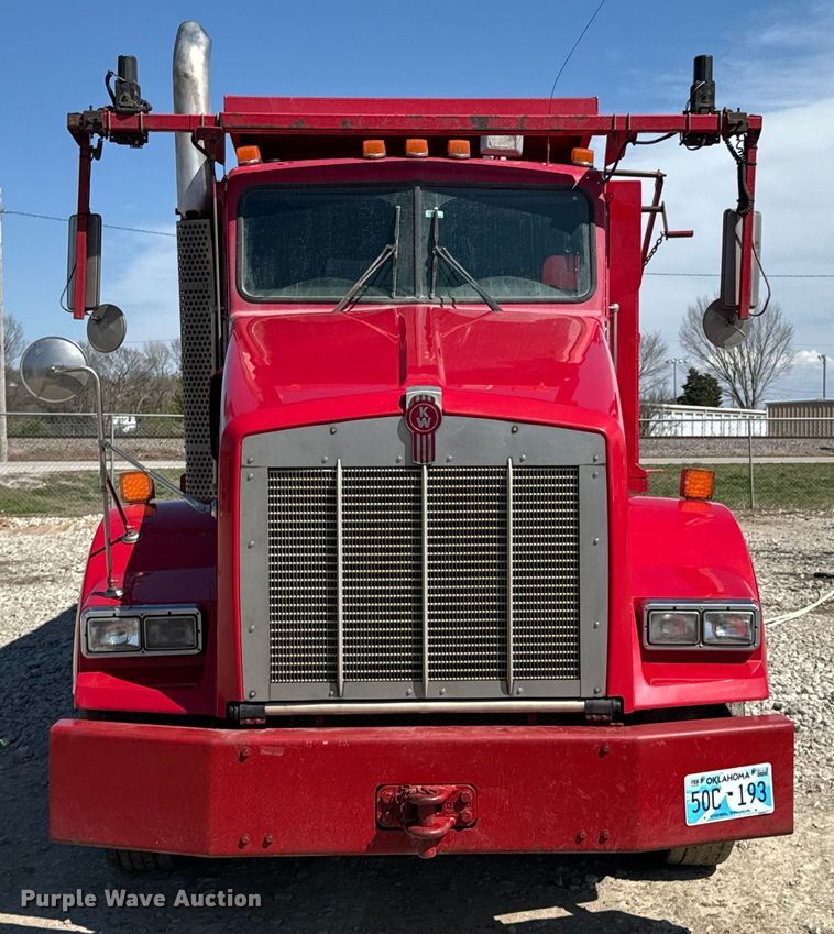 image for item ND9064 2010 Kenworth T800 dump truck