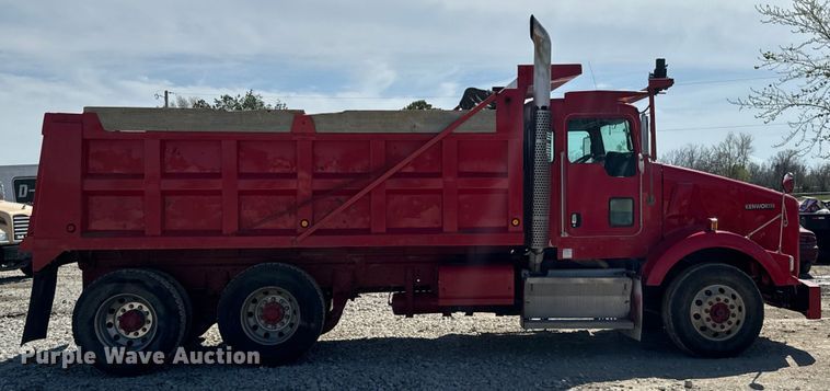 image for item ND9064 2010 Kenworth T800 dump truck