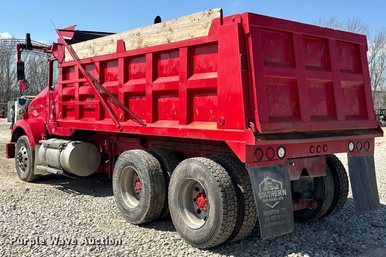 image for item ND9064 2010 Kenworth T800 dump truck
