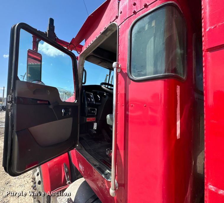 image for item ND9064 2010 Kenworth T800 dump truck