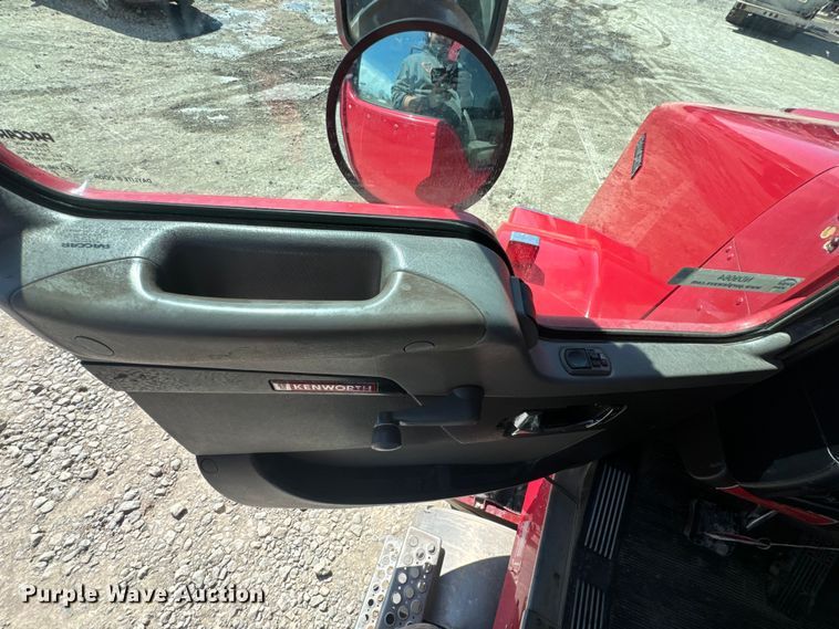 image for item ND9064 2010 Kenworth T800 dump truck