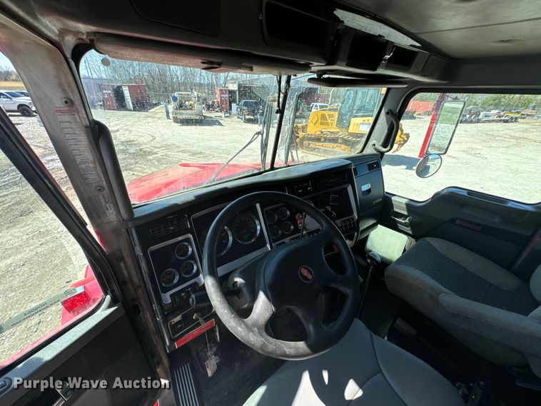 image for item ND9064 2010 Kenworth T800 dump truck