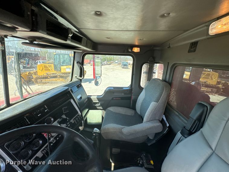 image for item ND9064 2010 Kenworth T800 dump truck