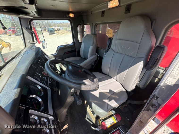 image for item ND9064 2010 Kenworth T800 dump truck