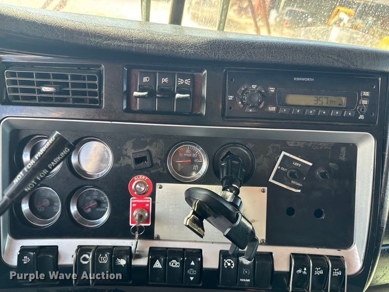 image for item ND9064 2010 Kenworth T800 dump truck