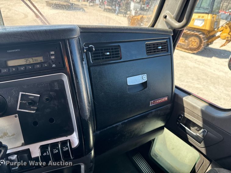 image for item ND9064 2010 Kenworth T800 dump truck