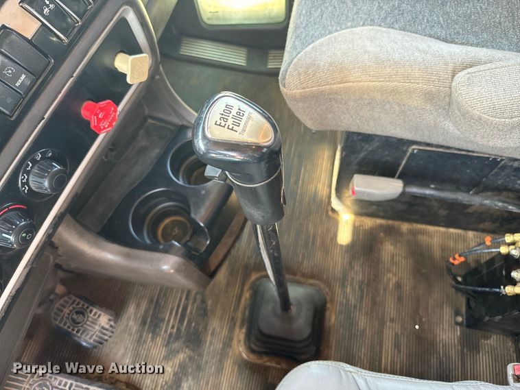 image for item ND9064 2010 Kenworth T800 dump truck