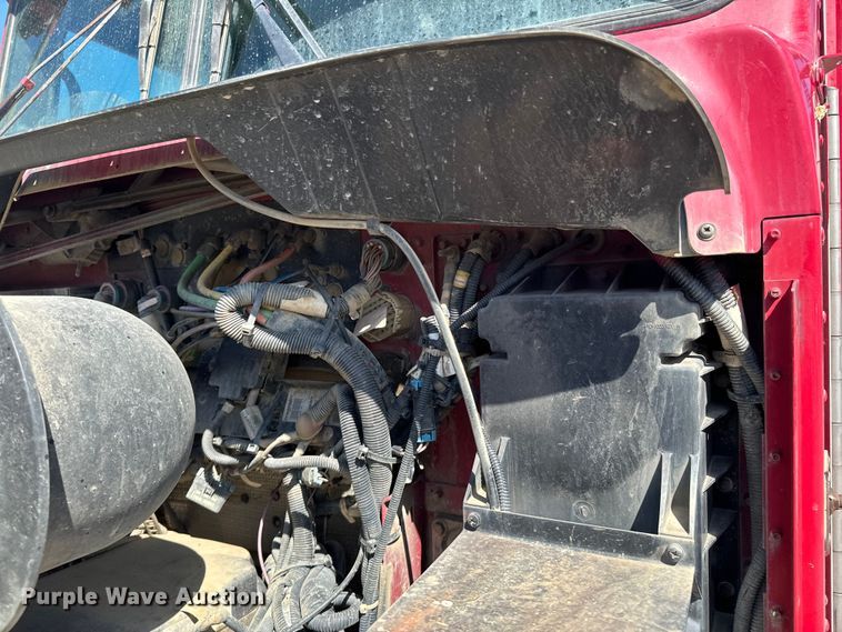 image for item ND9064 2010 Kenworth T800 dump truck