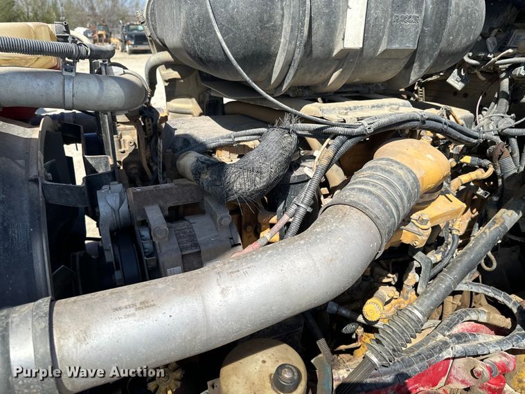 image for item ND9064 2010 Kenworth T800 dump truck