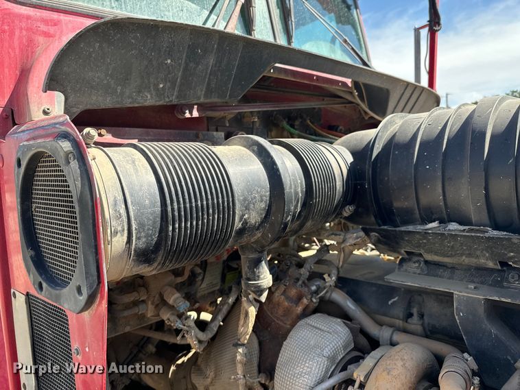 image for item ND9064 2010 Kenworth T800 dump truck