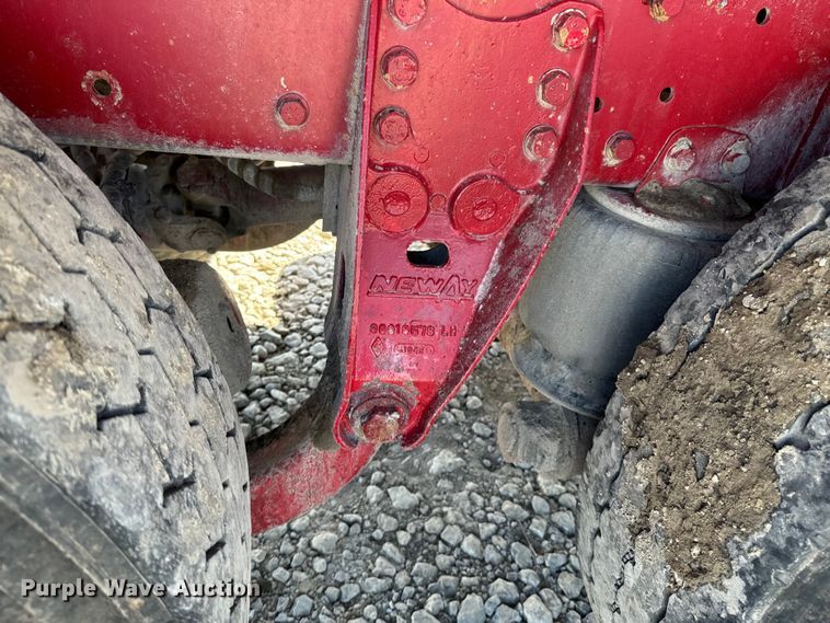 image for item ND9064 2010 Kenworth T800 dump truck