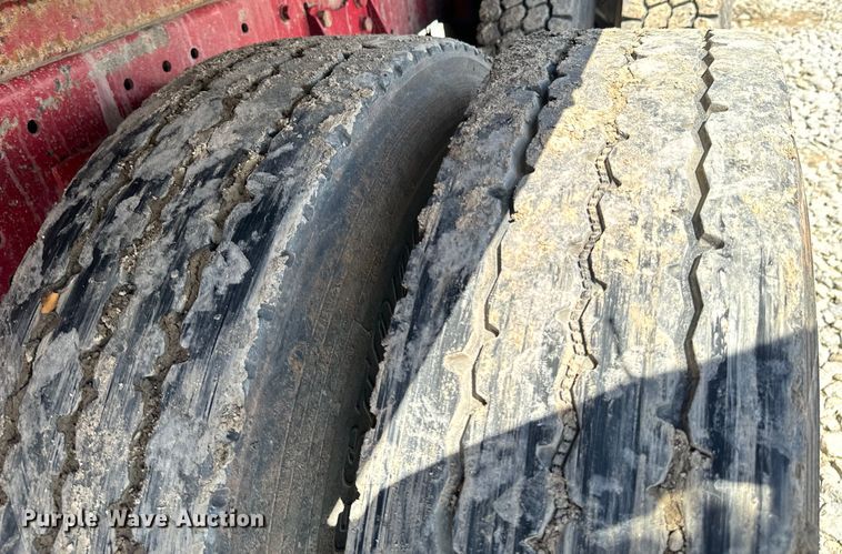 image for item ND9064 2010 Kenworth T800 dump truck