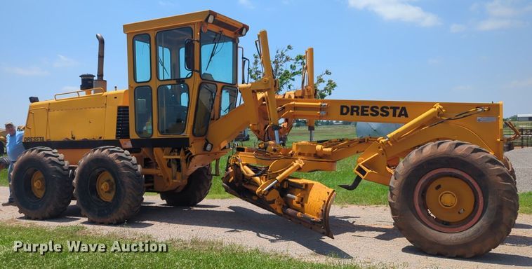 image for item NG9784 1994 Dresser 870 motor grader