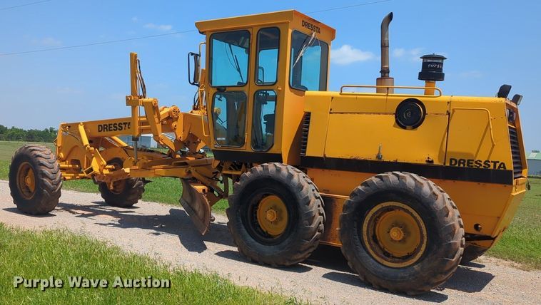 image for item NG9784 1994 Dresser 870 motor grader
