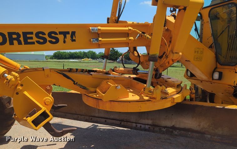 image for item NG9784 1994 Dresser 870 motor grader