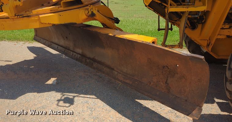 image for item NG9784 1994 Dresser 870 motor grader