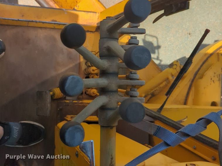 image for item NG9784 1994 Dresser 870 motor grader