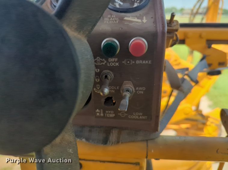 image for item NG9784 1994 Dresser 870 motor grader