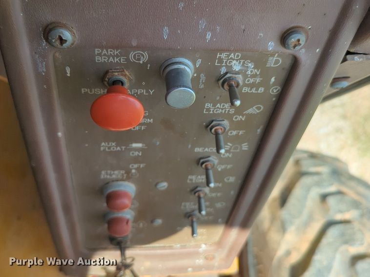 image for item NG9784 1994 Dresser 870 motor grader