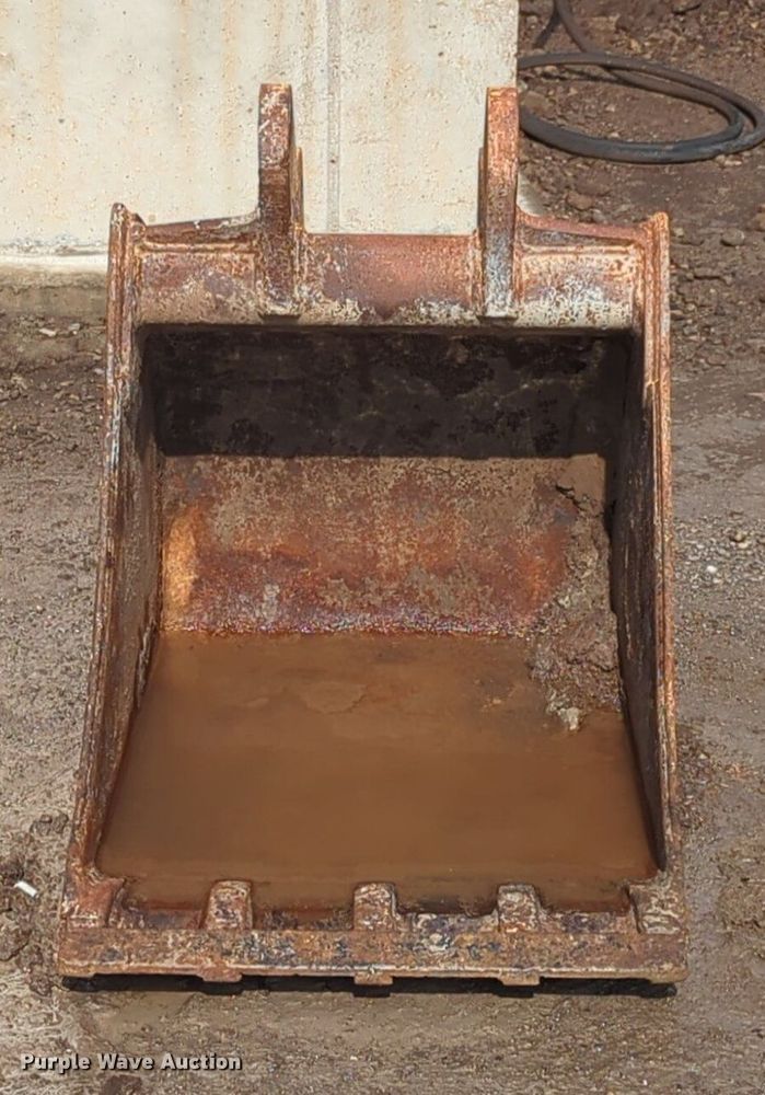 image for item NG9790 John Deere bucket