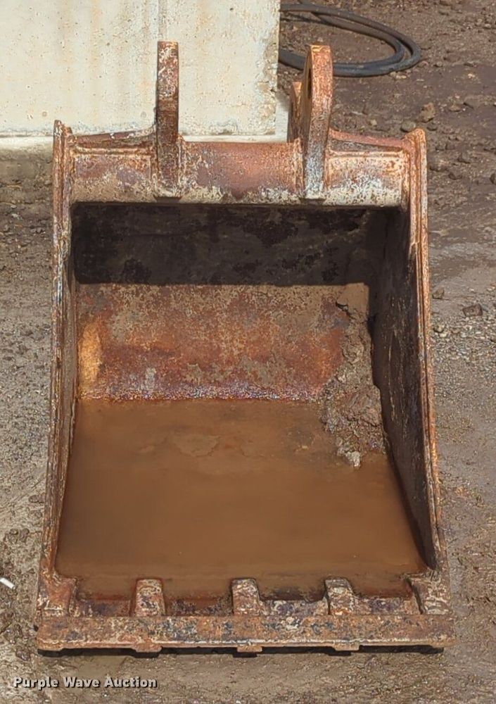 image for item NG9790 John Deere bucket