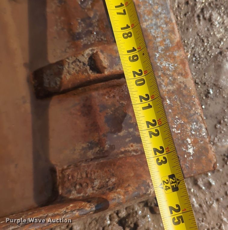 image for item NG9790 John Deere bucket