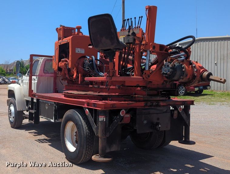 image for item NG9804 1993 Ford F700 pressure digger truck