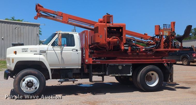 image for item NG9804 1993 Ford F700 pressure digger truck