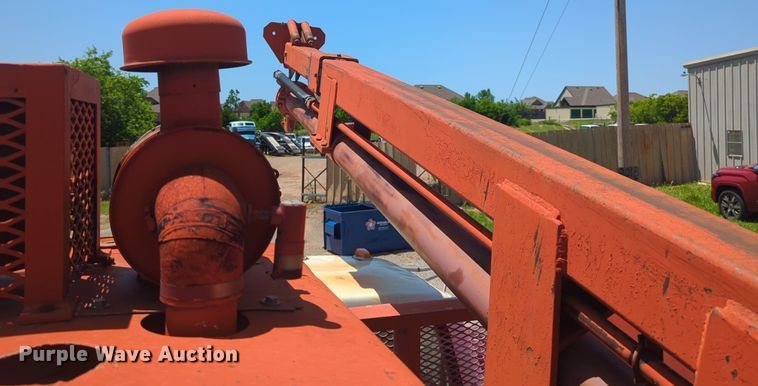 image for item NG9804 1993 Ford F700 pressure digger truck