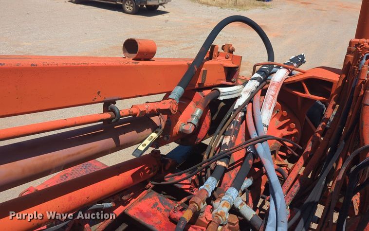 image for item NG9804 1993 Ford F700 pressure digger truck