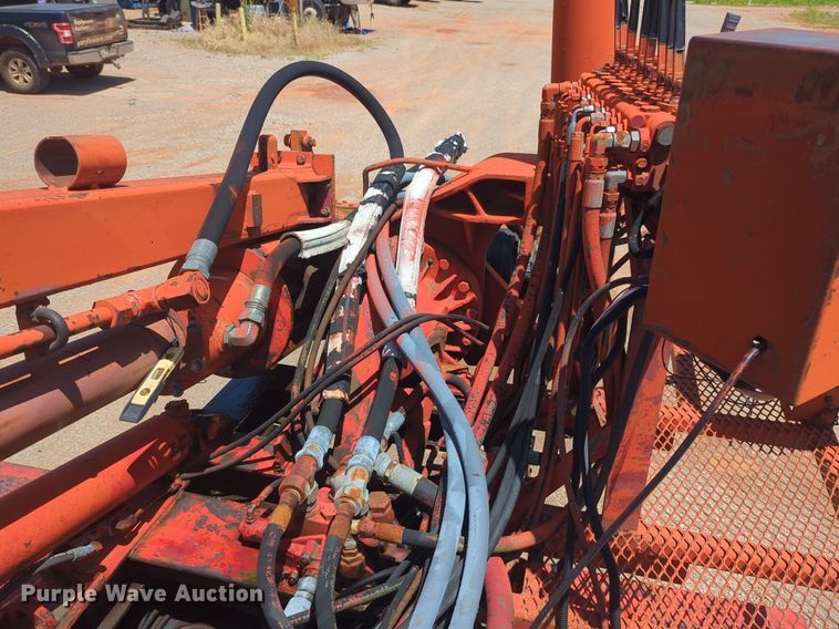 image for item NG9804 1993 Ford F700 pressure digger truck