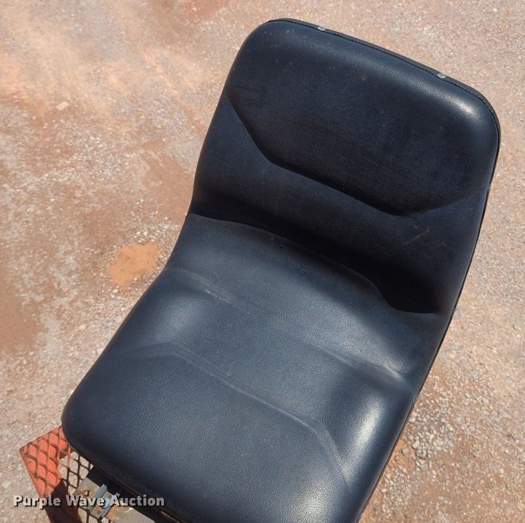 image for item NG9804 1993 Ford F700 pressure digger truck