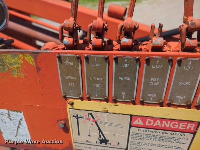 image for item NG9804 1993 Ford F700 pressure digger truck