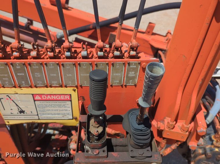 image for item NG9804 1993 Ford F700 pressure digger truck