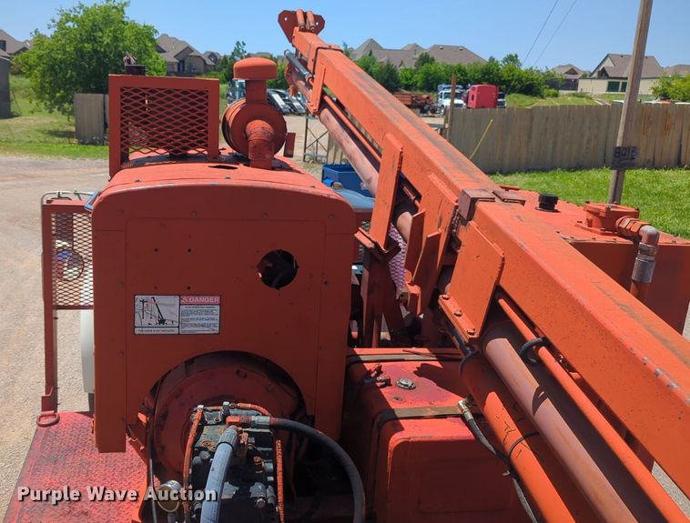 image for item NG9804 1993 Ford F700 pressure digger truck