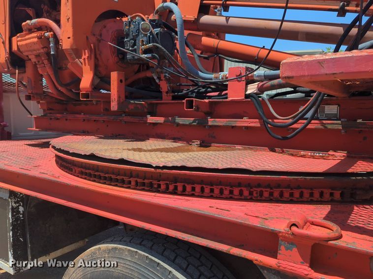 image for item NG9804 1993 Ford F700 pressure digger truck