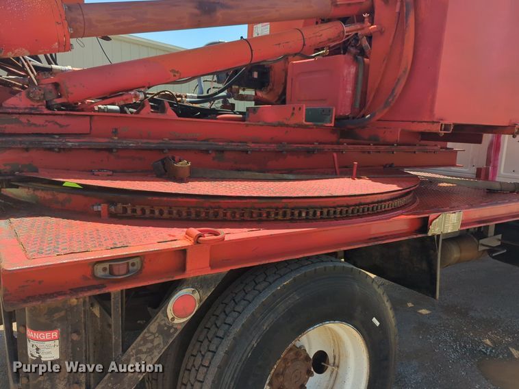 image for item NG9804 1993 Ford F700 pressure digger truck