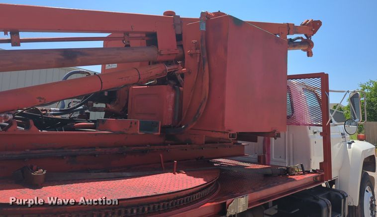 image for item NG9804 1993 Ford F700 pressure digger truck