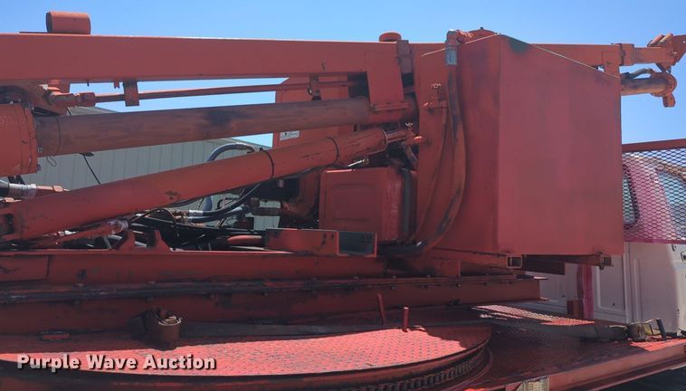 image for item NG9804 1993 Ford F700 pressure digger truck