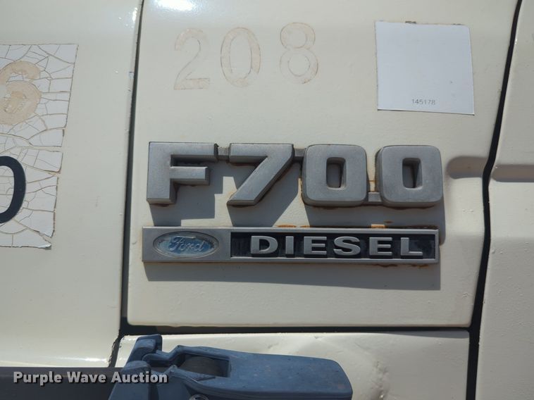 image for item NG9804 1993 Ford F700 pressure digger truck