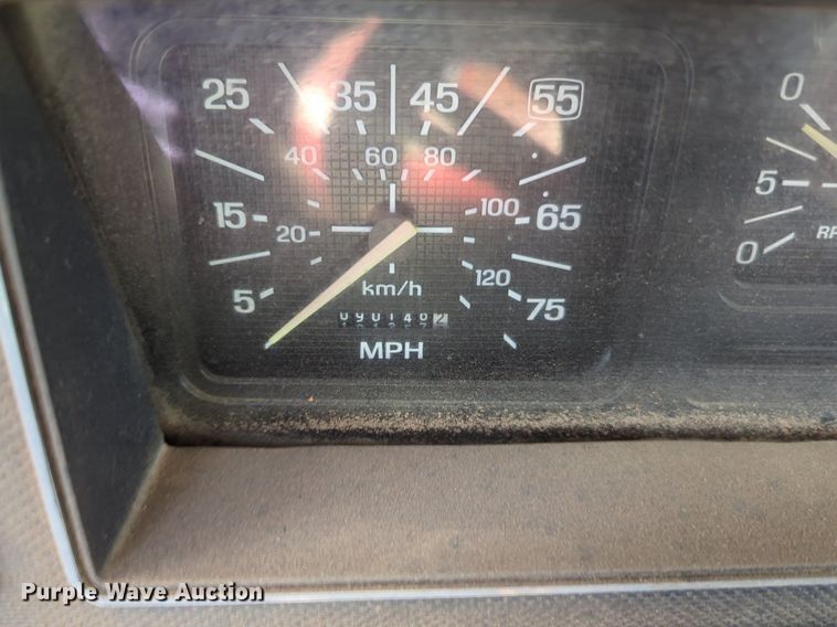 image for item NG9804 1993 Ford F700 pressure digger truck