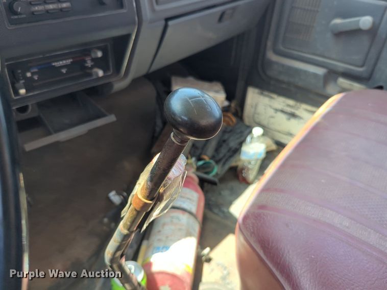 image for item NG9804 1993 Ford F700 pressure digger truck