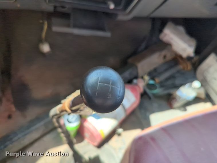 image for item NG9804 1993 Ford F700 pressure digger truck